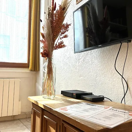 Le Rousseau Hyper Centre Apartment